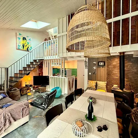 Plaisirs De בית נופש *